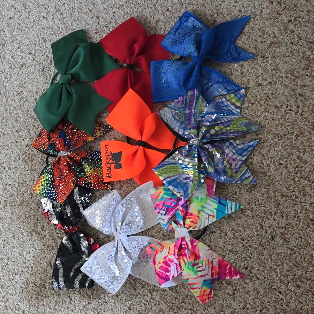 9 Cheer bows